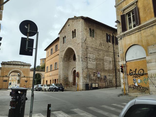 Locale Commerciale in affitto a Sant'Erminio, Cenerente