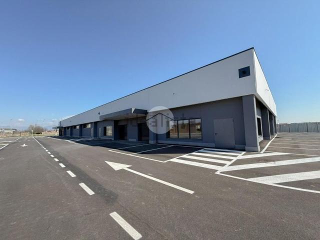 Locale Commerciale in affitto a Calcio, Lombardia
