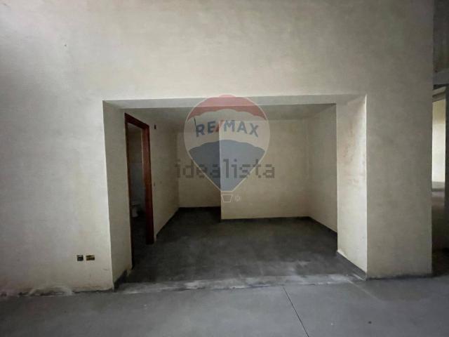 Locale Commerciale in affitto a Piano Tavola, Camporotondo Etneo