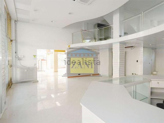 Locale Commerciale in affitto a Salsomaggiore Terme, Reggio Emilia