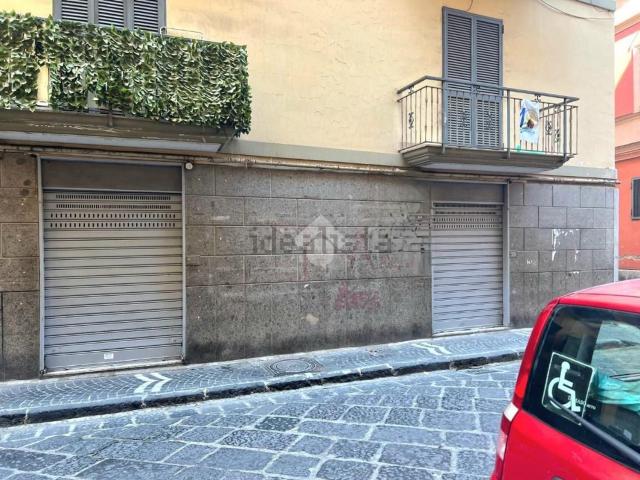Locale Commerciale in affitto a Casoria, Campania