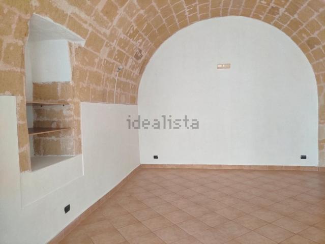 Locale Commerciale in affitto a Puglia, Taranto