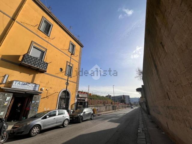 Locale Commerciale in affitto a Municipalità 10, Campania