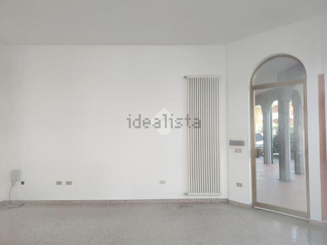 Locale Commerciale in affitto a Gambettola, Reggio Emilia