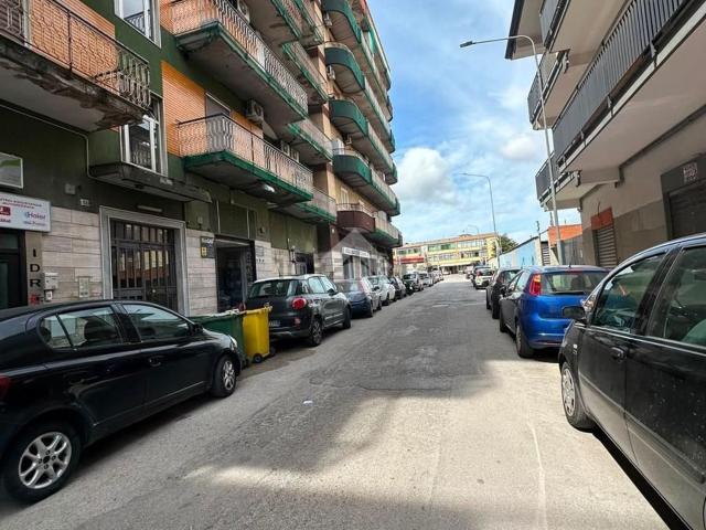 Locale Commerciale in affitto a Arzano, Campania