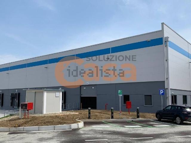 Locale Commerciale in affitto a Casa Nissolo, Castel San Giovanni