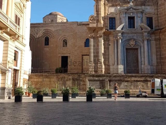 Locale Commerciale in affitto a I Circoscrizione, Palermo