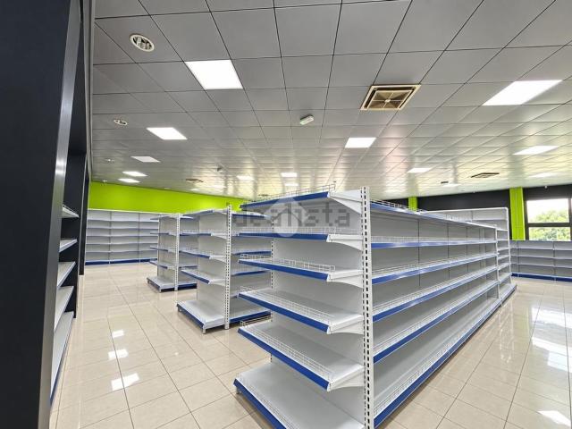 Locale Commerciale in affitto a Tresinaro - Secchia, Re