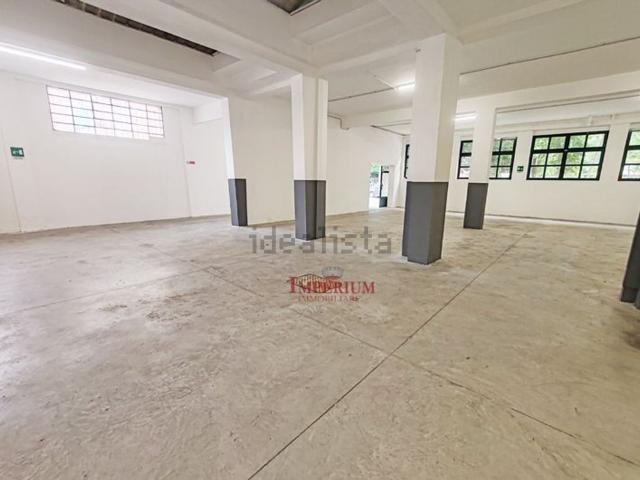 Locale Commerciale in affitto a Zona Omogenea Milano Nord, Sesto San Giovanni