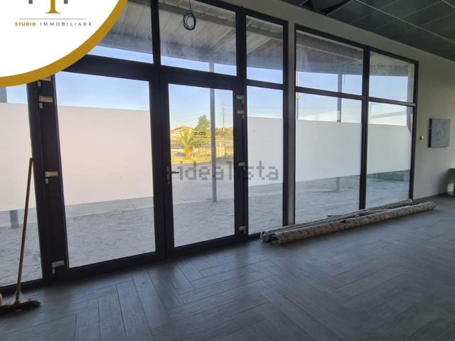 Locale Commerciale in affitto a Benevento, Campania