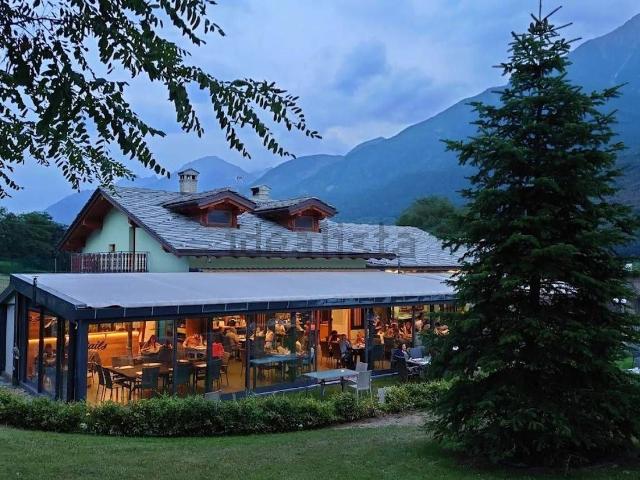 Locale Commerciale in affitto a Quart, Aosta