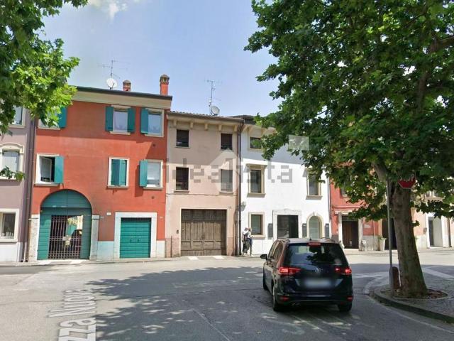Locale Commerciale in affitto a Bussolengo, Veneto