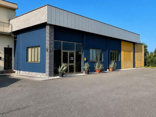 Locale Commerciale in affitto a La Verza, Piacenza