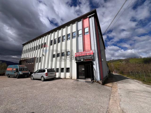 Locale Commerciale in affitto a Venticano, Campania