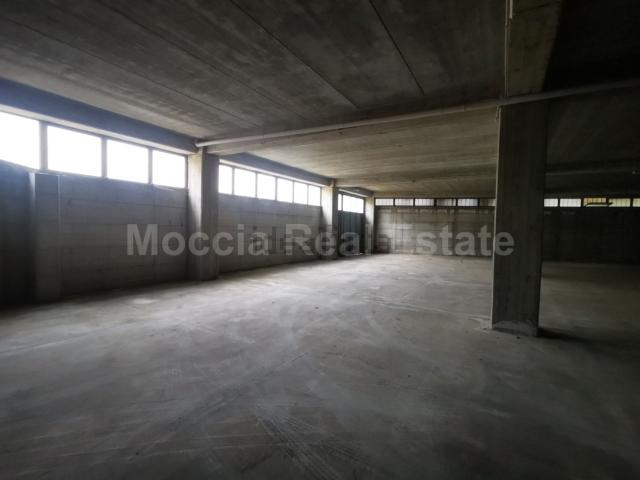 Locale Commerciale in affitto a Casagiove, Campania