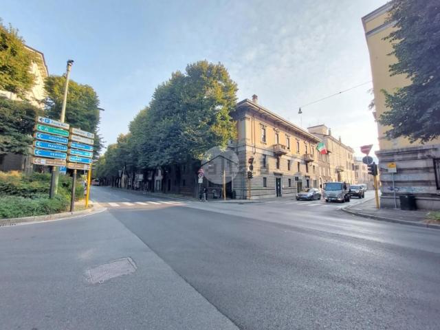 Locale Commerciale in affitto a Zona Centro, Brescia