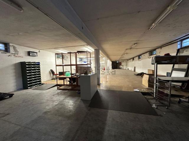 Locale Commerciale in affitto a Bussolengo, Veneto