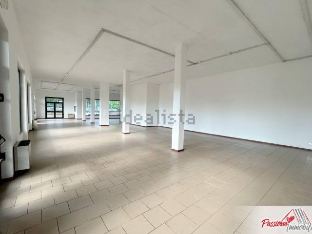 Locale Commerciale in affitto a Nord-Ovest, Brenzone