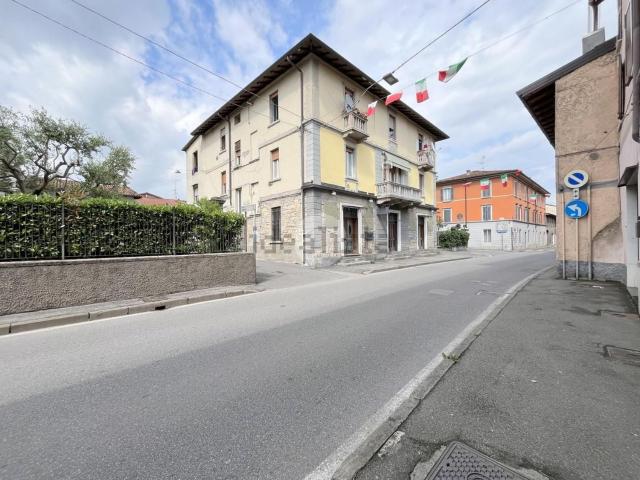 Locale Commerciale in affitto a Ospitaletto, Lombardia