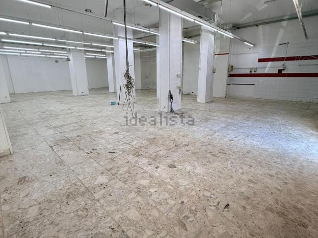 Locale Commerciale in affitto a Puglia, Taranto
