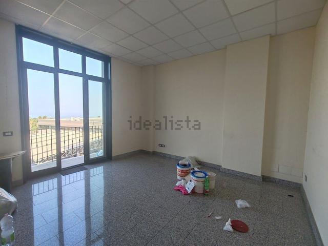 Locale Commerciale in affitto a Aci Sant'antonio, Sicilia