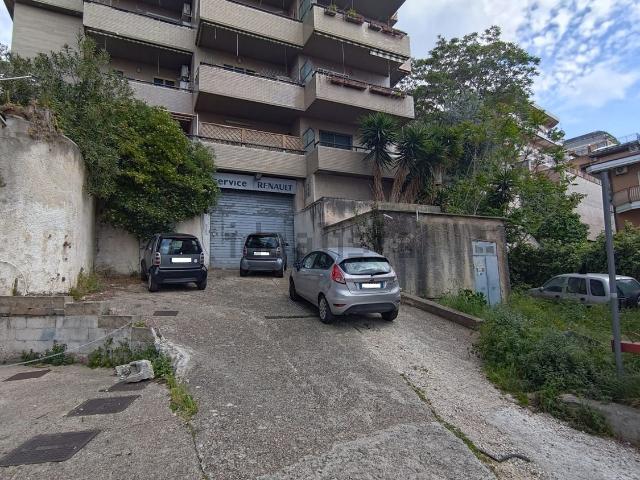Locale Commerciale in affitto a Paterno, Roma Capitale