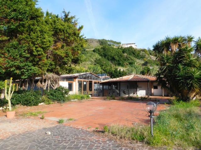 Locale Commerciale in affitto a Lampetia, Calabria