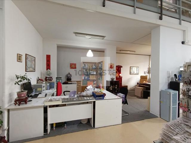 Locale Commerciale in affitto a Porto-Saragozza, Bologna