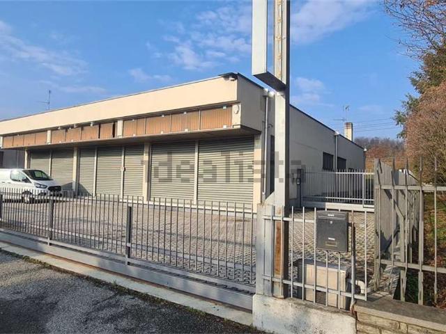 Locale Commerciale in affitto a Cavaria, Cavaria Con Premezzo