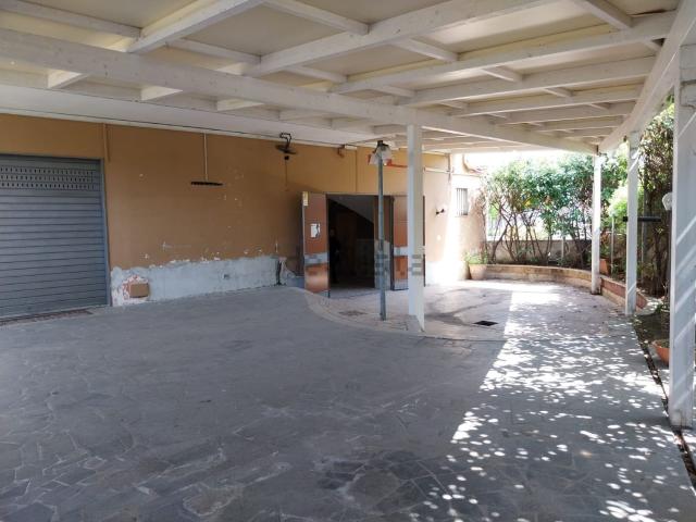 Locale Commerciale in affitto a Starza della Regina, Somma Vesuviana