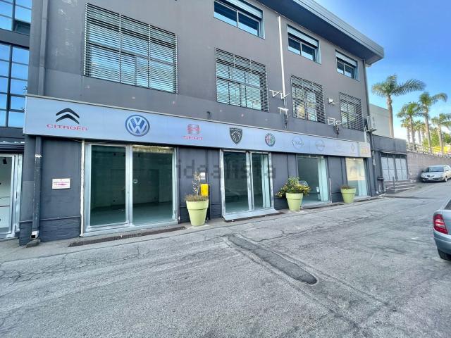 Locale Commerciale in affitto a Loreto, Acireale