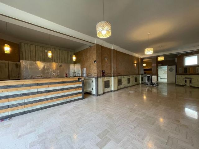 Locale Commerciale in affitto a Puglia, Lecce