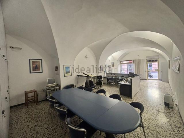 Locale Commerciale in affitto a Borgo Parasio, Imperia