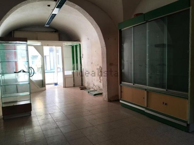 Locale Commerciale in affitto a Oltrera, Pontedera