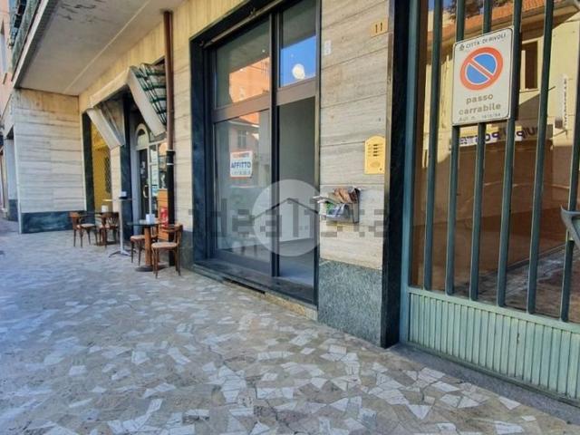 Locale Commerciale in affitto a Borgo Uriola, Piemonte