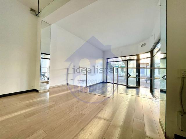 Locale Commerciale in affitto a Bellaria, Reggio Emilia