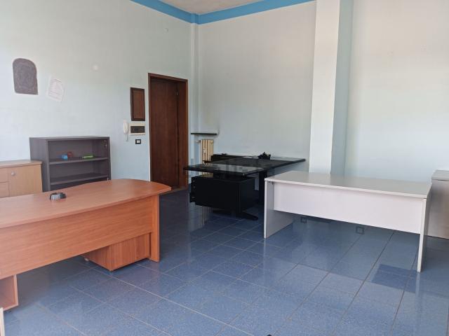 Locale Commerciale in affitto a Piemonte, Alessandria