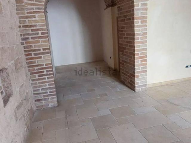 Locale Commerciale in affitto a San Venanzio, Marche