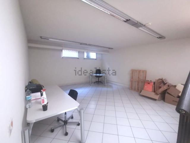 Locale Commerciale in affitto a Unione dei comuni Valle del Savio, Cesenà