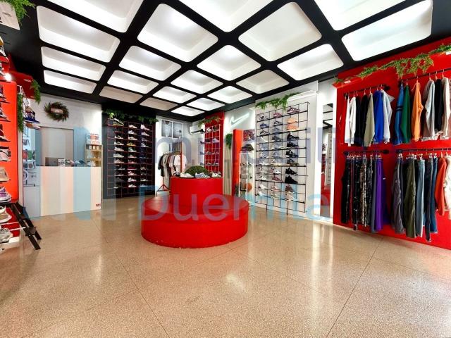 Locale Commerciale in affitto a Porto-Saragozza, Bologna