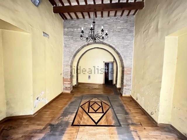 Locale Commerciale in affitto a Marche, Fermo