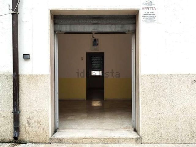Locale Commerciale in affitto a Puglia, Bari