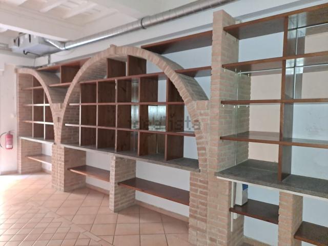 Locale Commerciale in affitto a Roma Capitale, Lazio