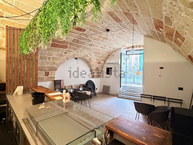Locale Commerciale in affitto a Puglia, Lecce