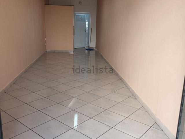Locale Commerciale in affitto a Quarto, Campania