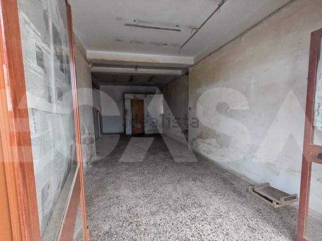 Locale Commerciale in affitto a Municipalità 7, Campania