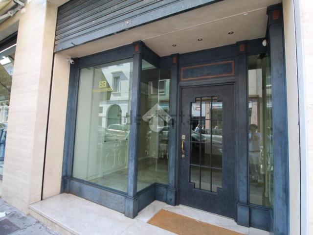 Locale Commerciale in affitto a Zona Centro, Brescia