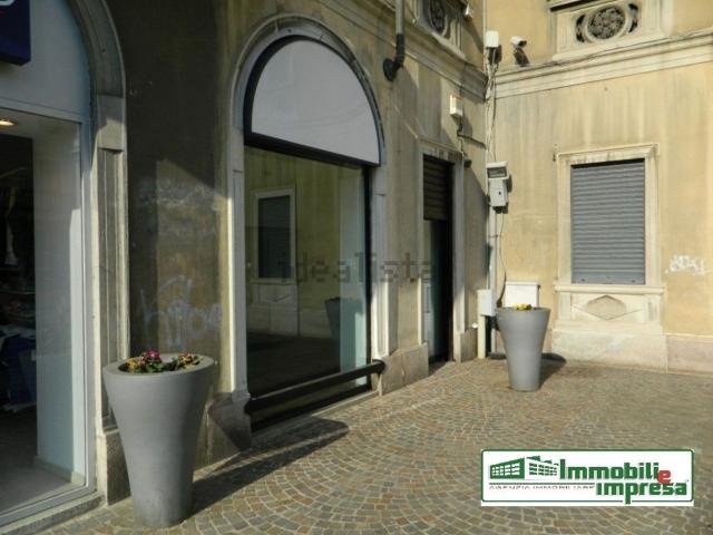 Locale Commerciale in affitto a Centro, Gallarate