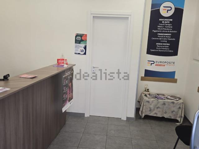 Locale Commerciale in affitto a Qualiano, Campania