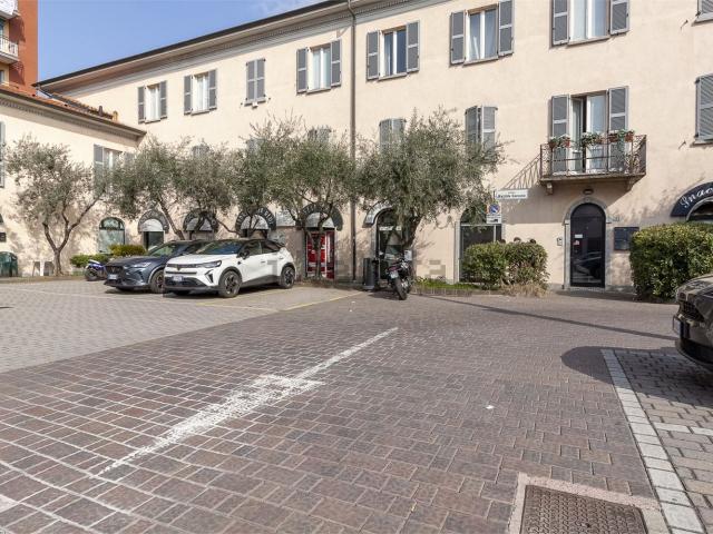 Locale Commerciale in affitto a Somana, Mandello Del Lario